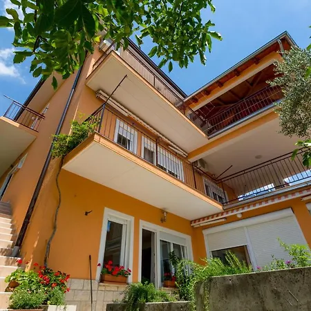 Apartman Fran شقة