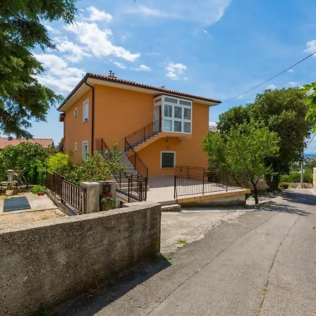 Apartman Fran شقة